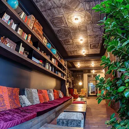 Cube Hostel