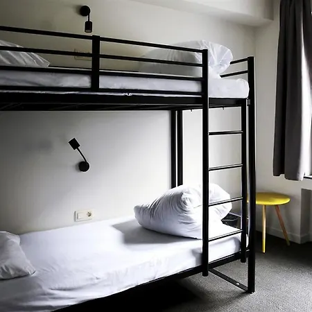 Cube Hostel *