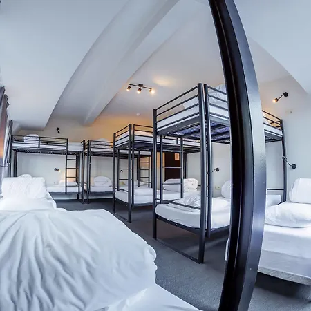 Cube Hostel *