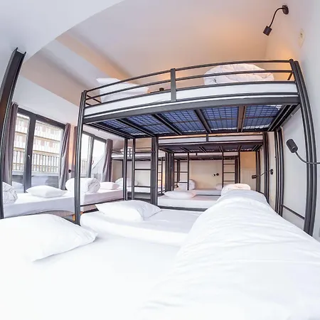 Cube Hostel *