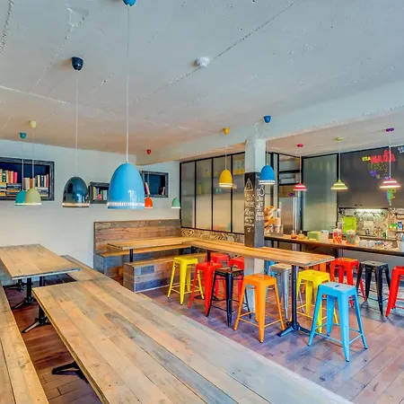 Cube Hostel *